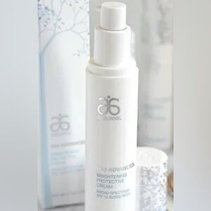 Arbonne Re9 Advanced Brightening Protective Cream nib